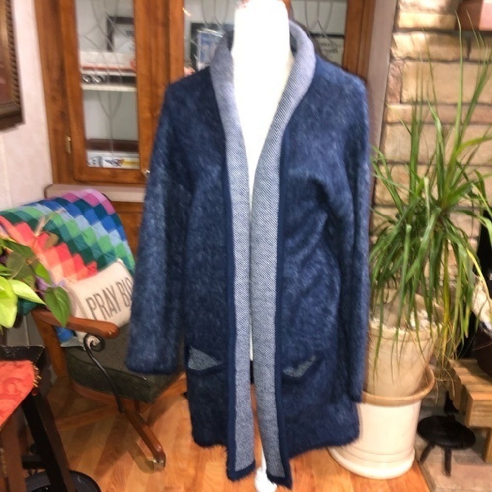 SIMPLY STYLED SIZE LARGE LONG BLUE SLIGHTLY FUZZY OPEN FRONT CARDIGAN.